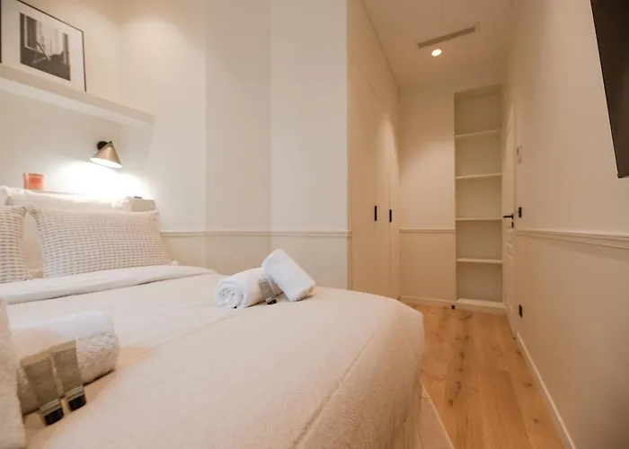 Luxury 3 Bedrooms Flat - Grands Boulevards * Parijs